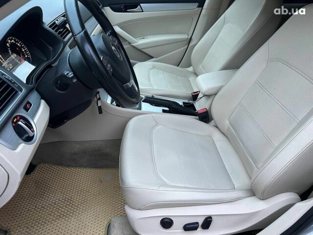 Серый Фольксваген Пассат, объемом двигателя 2.5 л и пробегом 156 тыс. км за 10990 $, фото 21 на Automoto.ua