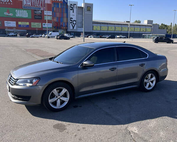 Серый Фольксваген Пассат, объемом двигателя 2.5 л и пробегом 174 тыс. км за 10900 $, фото 2 на Automoto.ua