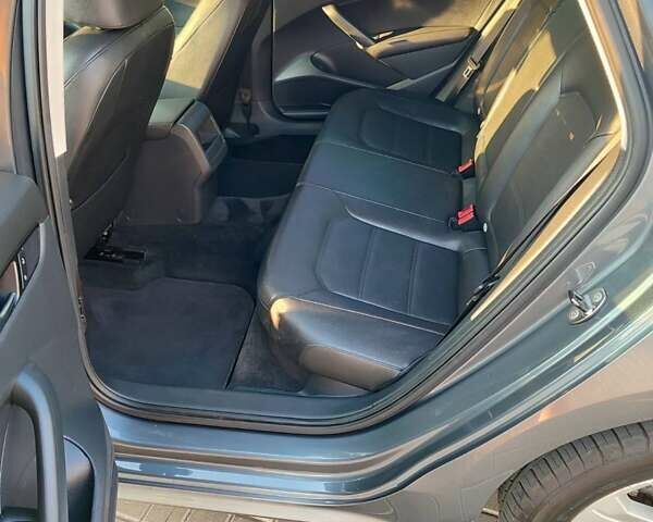 Серый Фольксваген Пассат, объемом двигателя 2.48 л и пробегом 171 тыс. км за 11950 $, фото 16 на Automoto.ua