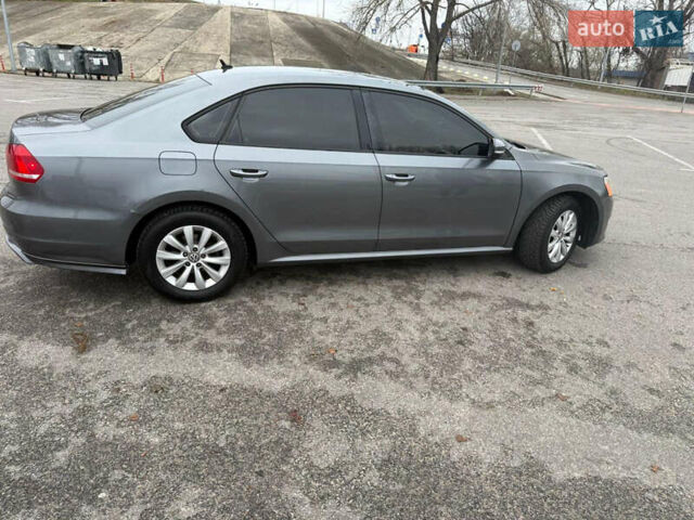 Сірий Фольксваген Пассат, об'ємом двигуна 2.5 л та пробігом 227 тис. км за 10800 $, фото 4 на Automoto.ua