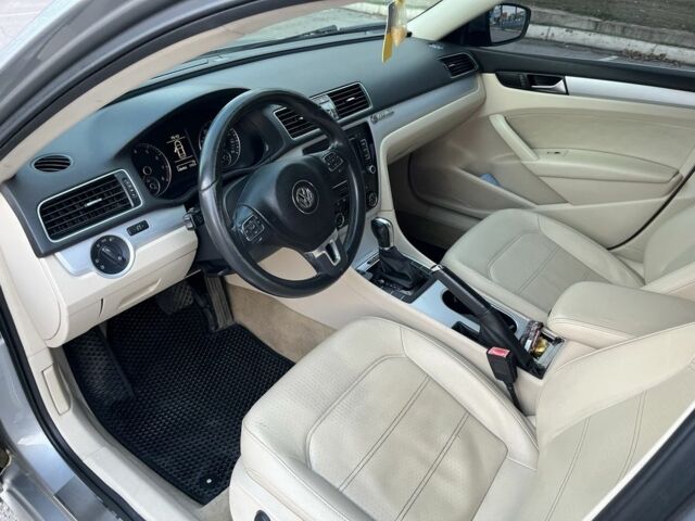 Серый Фольксваген Пассат, объемом двигателя 2.5 л и пробегом 150 тыс. км за 11700 $, фото 3 на Automoto.ua