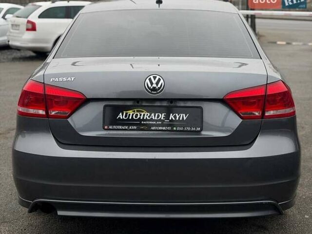 Серый Фольксваген Пассат, объемом двигателя 2.5 л и пробегом 143 тыс. км за 7950 $, фото 4 на Automoto.ua