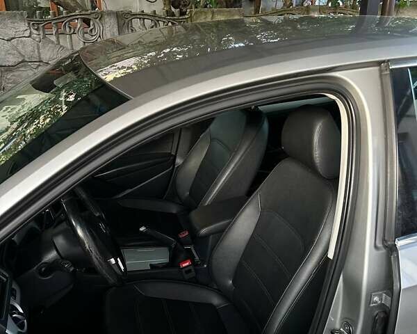 Серый Фольксваген Пассат, объемом двигателя 2.5 л и пробегом 251 тыс. км за 10999 $, фото 24 на Automoto.ua