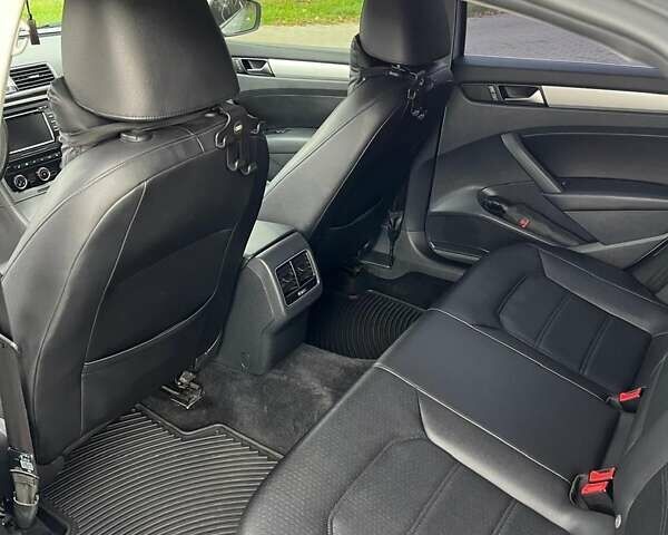 Серый Фольксваген Пассат, объемом двигателя 2.5 л и пробегом 294 тыс. км за 10200 $, фото 11 на Automoto.ua