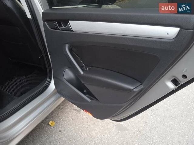 Сірий Фольксваген Пассат, об'ємом двигуна 2.5 л та пробігом 216 тис. км за 9800 $, фото 13 на Automoto.ua