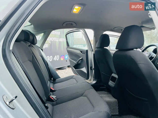 Серый Фольксваген Пассат, объемом двигателя 2.5 л и пробегом 254 тыс. км за 8700 $, фото 16 на Automoto.ua