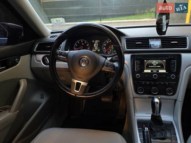 Серый Фольксваген Пассат, объемом двигателя 2.5 л и пробегом 241 тыс. км за 7450 $, фото 29 на Automoto.ua