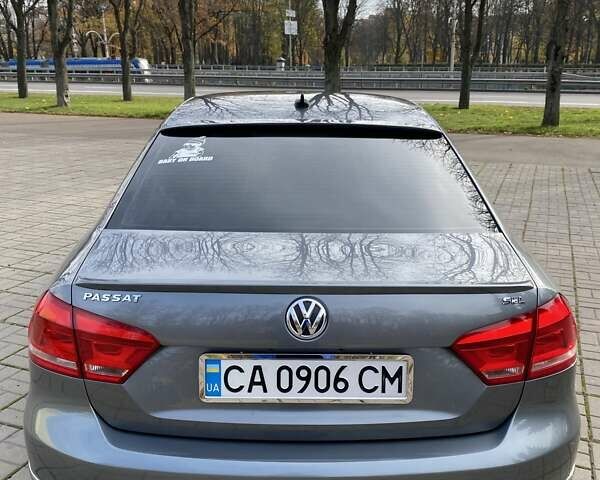 Серый Фольксваген Пассат, объемом двигателя 2.48 л и пробегом 224 тыс. км за 12000 $, фото 13 на Automoto.ua