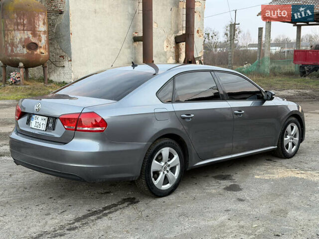 Серый Фольксваген Пассат, объемом двигателя 2.5 л и пробегом 225 тыс. км за 11000 $, фото 45 на Automoto.ua