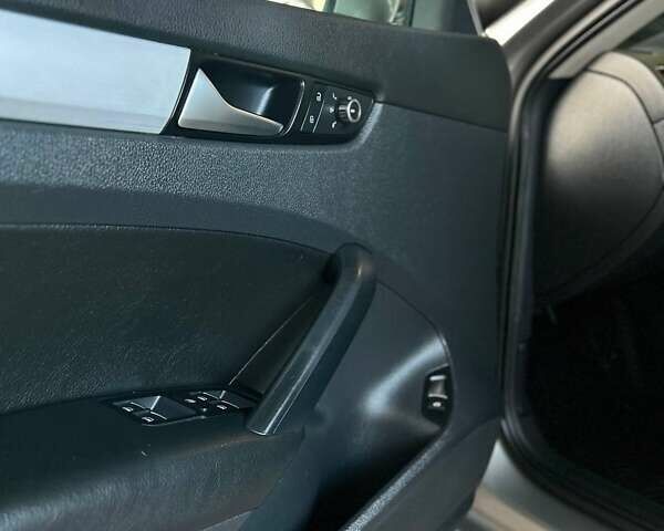 Серый Фольксваген Пассат, объемом двигателя 2.5 л и пробегом 251 тыс. км за 10999 $, фото 22 на Automoto.ua