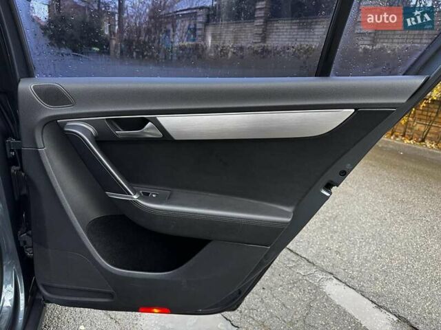 Сірий Фольксваген Пассат, об'ємом двигуна 1.8 л та пробігом 249 тис. км за 9390 $, фото 28 на Automoto.ua