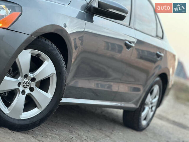 Серый Фольксваген Пассат, объемом двигателя 2.5 л и пробегом 225 тыс. км за 11000 $, фото 5 на Automoto.ua