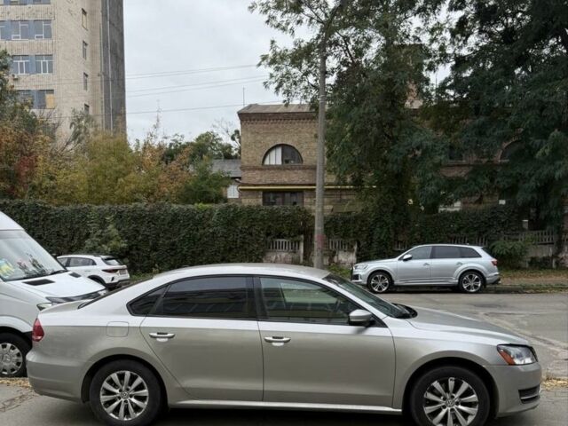 Серый Фольксваген Пассат, объемом двигателя 2.5 л и пробегом 218 тыс. км за 8250 $, фото 3 на Automoto.ua