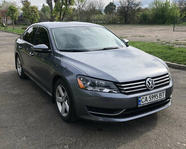 Серый Фольксваген Пассат, объемом двигателя 2.5 л и пробегом 260 тыс. км за 10200 $, фото 2 на Automoto.ua