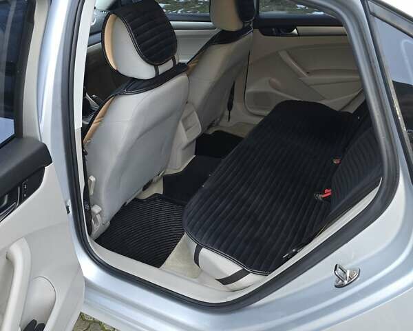 Серый Фольксваген Пассат, объемом двигателя 2.48 л и пробегом 214 тыс. км за 7800 $, фото 14 на Automoto.ua