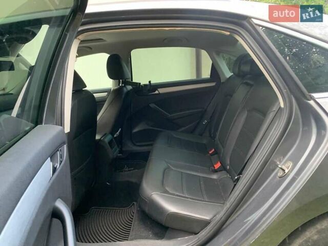 Серый Фольксваген Пассат, объемом двигателя 2.48 л и пробегом 178 тыс. км за 10000 $, фото 5 на Automoto.ua