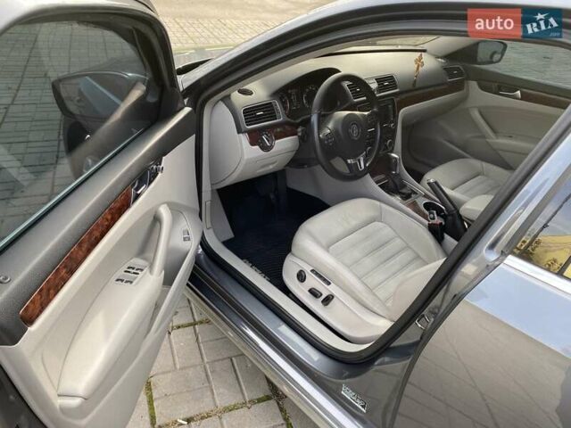 Серый Фольксваген Пассат, объемом двигателя 2.48 л и пробегом 224 тыс. км за 12000 $, фото 19 на Automoto.ua