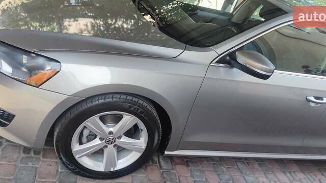 Серый Фольксваген Пассат, объемом двигателя 2.5 л и пробегом 251 тыс. км за 10999 $, фото 5 на Automoto.ua