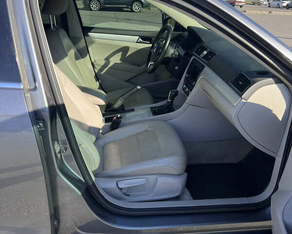 Серый Фольксваген Пассат, объемом двигателя 2.5 л и пробегом 174 тыс. км за 10900 $, фото 19 на Automoto.ua