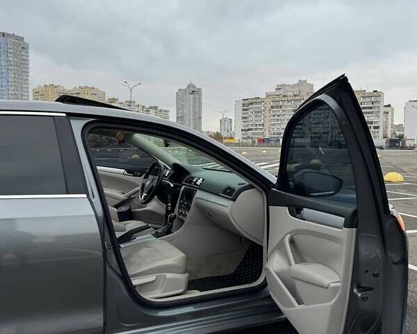 Серый Фольксваген Пассат, объемом двигателя 2.48 л и пробегом 214 тыс. км за 10200 $, фото 18 на Automoto.ua