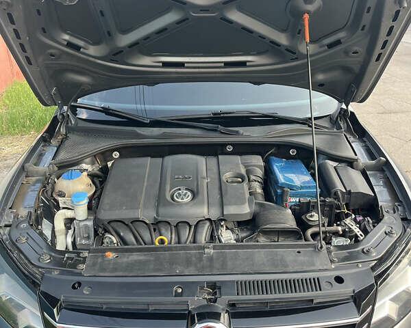 Серый Фольксваген Пассат, объемом двигателя 2.48 л и пробегом 275 тыс. км за 9500 $, фото 12 на Automoto.ua