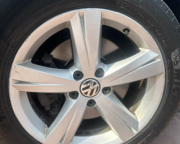 Серый Фольксваген Пассат, объемом двигателя 2.5 л и пробегом 266 тыс. км за 9500 $, фото 13 на Automoto.ua