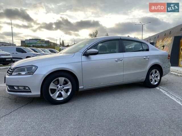 Сірий Фольксваген Пассат, об'ємом двигуна 1.6 л та пробігом 323 тис. км за 8000 $, фото 6 на Automoto.ua