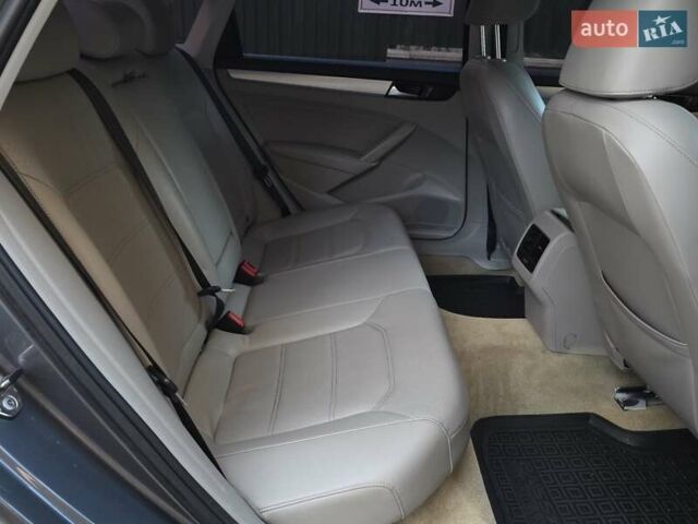 Серый Фольксваген Пассат, объемом двигателя 2.5 л и пробегом 241 тыс. км за 7450 $, фото 32 на Automoto.ua