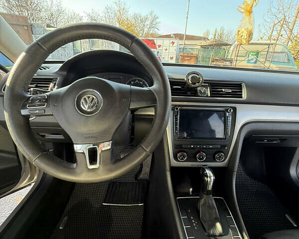 Сірий Фольксваген Пассат, об'ємом двигуна 2.48 л та пробігом 263 тис. км за 9000 $, фото 21 на Automoto.ua