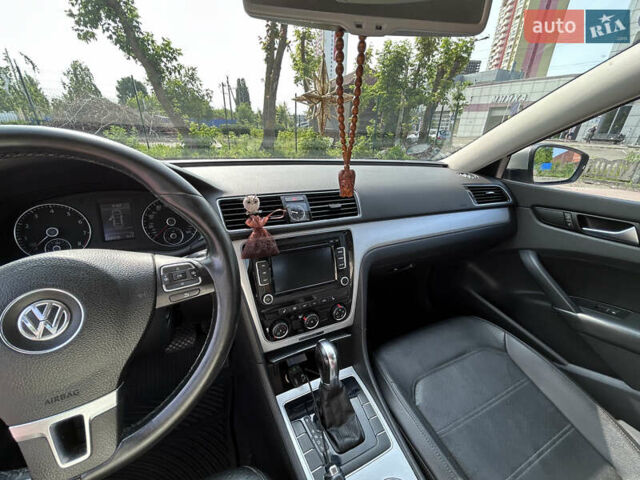 Серый Фольксваген Пассат, объемом двигателя 2.5 л и пробегом 266 тыс. км за 9500 $, фото 10 на Automoto.ua