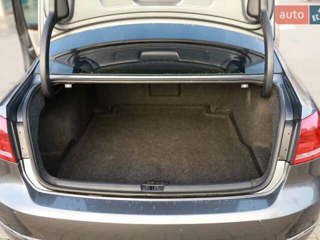 Серый Фольксваген Пассат, объемом двигателя 2.5 л и пробегом 140 тыс. км за 9900 $, фото 19 на Automoto.ua