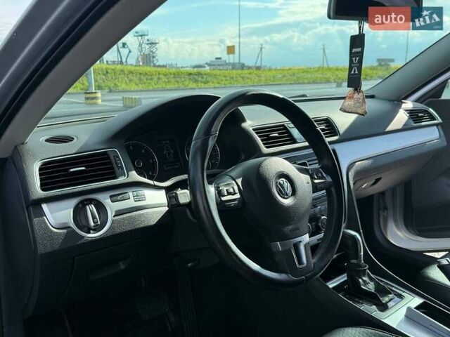 Серый Фольксваген Пассат, объемом двигателя 2 л и пробегом 188 тыс. км за 11950 $, фото 3 на Automoto.ua