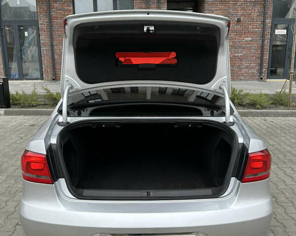 Серый Фольксваген Пассат, объемом двигателя 2 л и пробегом 284 тыс. км за 11300 $, фото 7 на Automoto.ua