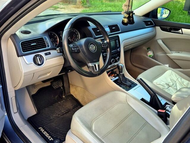 Серый Фольксваген Пассат, объемом двигателя 2.5 л и пробегом 330 тыс. км за 9500 $, фото 9 на Automoto.ua