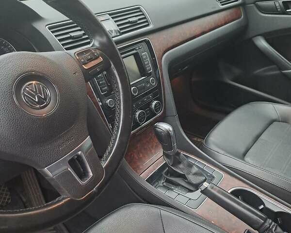 Серый Фольксваген Пассат, объемом двигателя 2.5 л и пробегом 316 тыс. км за 9900 $, фото 3 на Automoto.ua