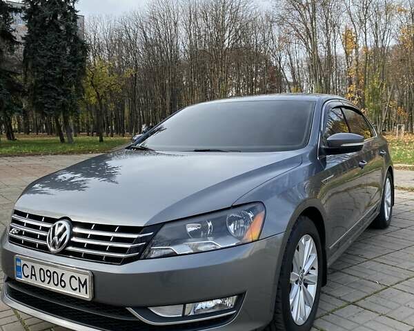 Серый Фольксваген Пассат, объемом двигателя 2.48 л и пробегом 224 тыс. км за 12000 $, фото 2 на Automoto.ua