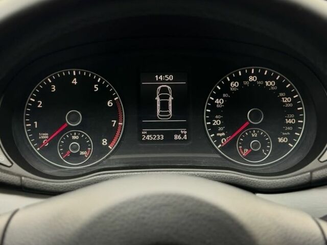 Серый Фольксваген Пассат, объемом двигателя 2.5 л и пробегом 245 тыс. км за 10600 $, фото 12 на Automoto.ua