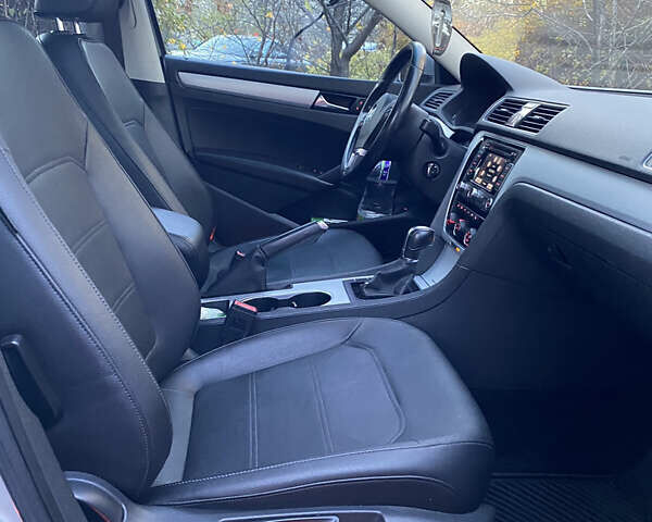 Сірий Фольксваген Пассат, об'ємом двигуна 2.48 л та пробігом 226 тис. км за 11000 $, фото 19 на Automoto.ua