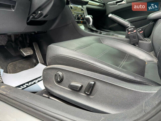 Сірий Фольксваген Пассат, об'ємом двигуна 2.5 л та пробігом 253 тис. км за 10490 $, фото 13 на Automoto.ua