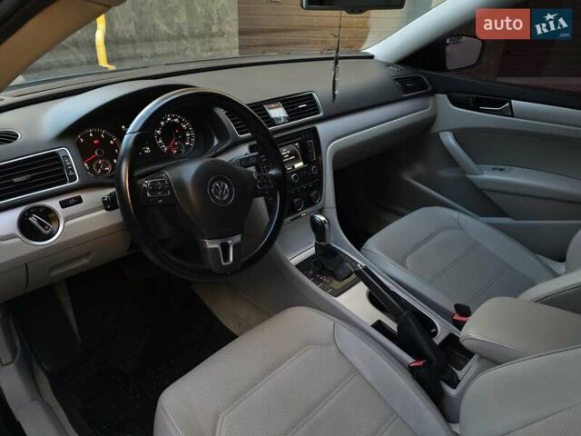 Серый Фольксваген Пассат, объемом двигателя 2.5 л и пробегом 241 тыс. км за 7450 $, фото 24 на Automoto.ua