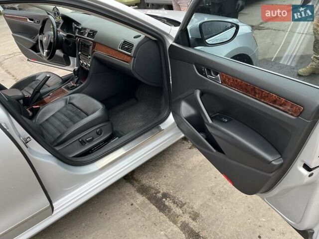 Серый Фольксваген Пассат, объемом двигателя 2.5 л и пробегом 180 тыс. км за 12000 $, фото 19 на Automoto.ua