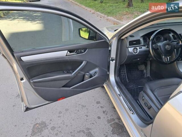 Серый Фольксваген Пассат, объемом двигателя 2.5 л и пробегом 222 тыс. км за 9999 $, фото 2 на Automoto.ua
