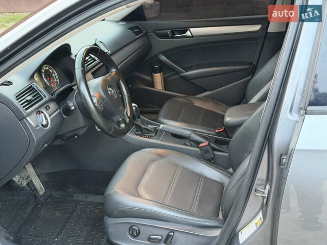 Серый Фольксваген Пассат, объемом двигателя 2.5 л и пробегом 225 тыс. км за 11000 $, фото 12 на Automoto.ua