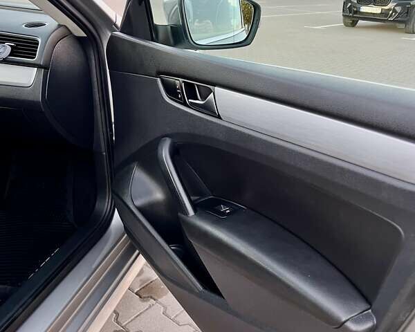 Серый Фольксваген Пассат, объемом двигателя 2.48 л и пробегом 215 тыс. км за 9950 $, фото 20 на Automoto.ua