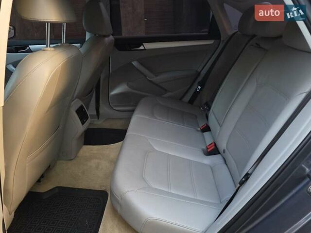 Серый Фольксваген Пассат, объемом двигателя 2.5 л и пробегом 241 тыс. км за 7450 $, фото 27 на Automoto.ua