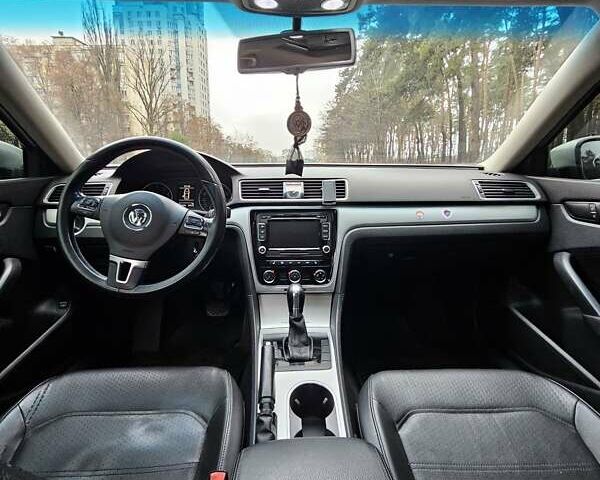 Серый Фольксваген Пассат, объемом двигателя 2.5 л и пробегом 192 тыс. км за 8700 $, фото 7 на Automoto.ua