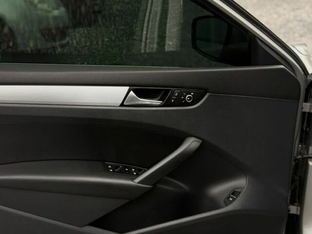 Серый Фольксваген Пассат, объемом двигателя 2.5 л и пробегом 245 тыс. км за 10600 $, фото 6 на Automoto.ua