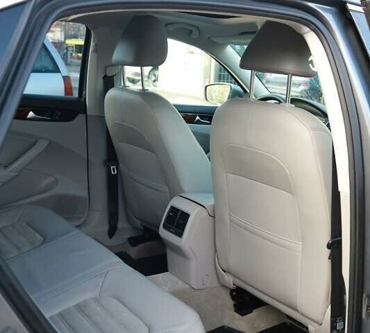 Серый Фольксваген Пассат, объемом двигателя 2.5 л и пробегом 140 тыс. км за 9900 $, фото 41 на Automoto.ua