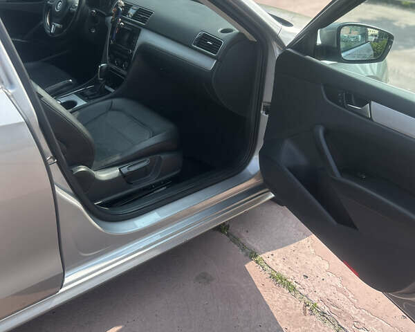 Серый Фольксваген Пассат, объемом двигателя 2.5 л и пробегом 266 тыс. км за 9500 $, фото 14 на Automoto.ua