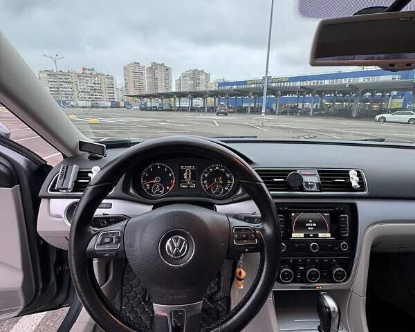 Серый Фольксваген Пассат, объемом двигателя 2.48 л и пробегом 214 тыс. км за 10200 $, фото 13 на Automoto.ua